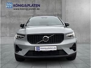 Neu Volvo XC40 Plus 163 PS (119 kW) 2026 Grau (vapour grey (grau)) SUV