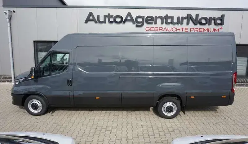Gebraucht Iveco Daily 175 PS (128 kW) 2023 Grau Van / Kleinbus