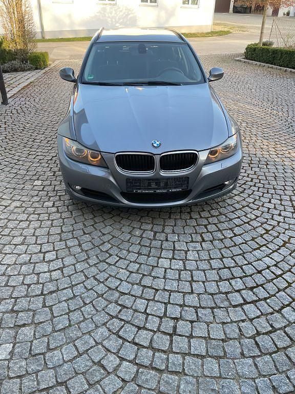 Gebraucht BMW 320 Exclusive 184 PS (135 kW) 2011 Grau Kombi