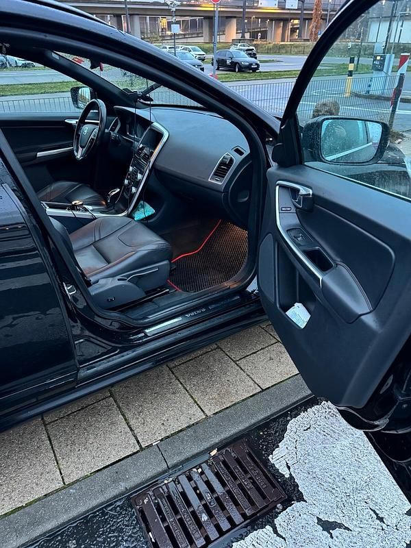 Gebraucht Volvo XC60 181 PS (133 kW) 2015 Schwarz SUV