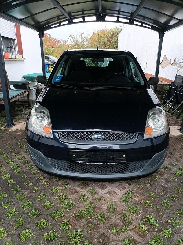 Blau Gebraucht 2006 Ford Fiesta Kleinwagen | 750 € (Superpreis) - Bild 1/4