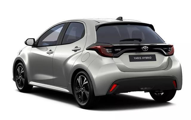 Shimmering silver metallic shimmering silver metallic Neu 2025 Toyota Yaris Hybrid Kleinwagen | 23.512 € (Guter Preis) - Bild 1/2