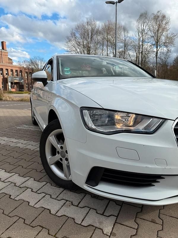 Gebraucht Audi A3 110 PS (80 kW) 2015 Weiß Limousine