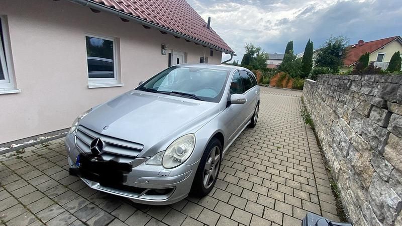 Silber Gebraucht 2007 Mercedes R320 Van / Kleinbus | 4.000 € (Fairer Preis) - Bild 1/1