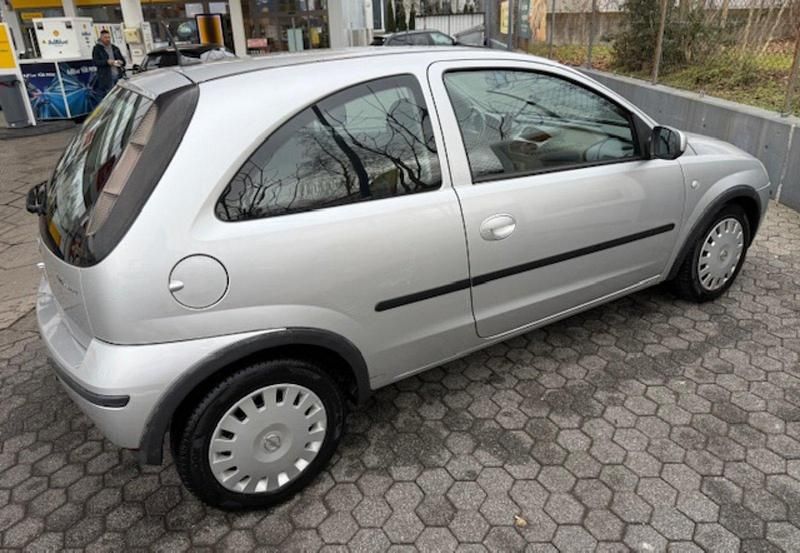 Second-hand Opel Corsa 80 CP (58 kW) 2004 Argintiu Hatchback