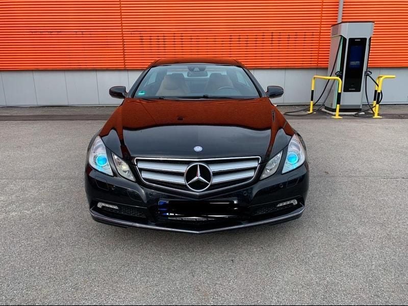 Schwarz Gebraucht 2009 Mercedes E250 Coupé | 7.000 € (Superpreis) - Bild 1/4