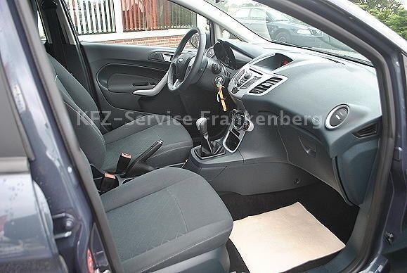 Gebraucht Ford Fiesta Trend 82 PS (60 kW) 2012 Grau metallic Kleinwagen