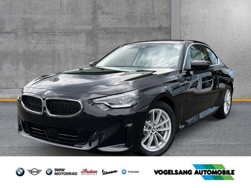 Black sapphire metallic Gebraucht 2025 BMW 230 Advantage Coupé | 41.660 € (Guter Preis) - Bild 1/4
