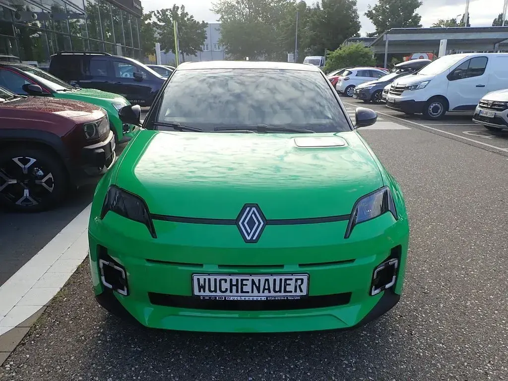 Neu Renault 5 E-Tech Komfort 110 kW (150 PS) 2026 Grün Limousine