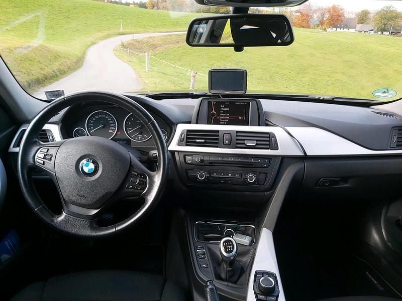 Gebraucht BMW 320 184 PS (135 kW) 2013 Blau Limousine