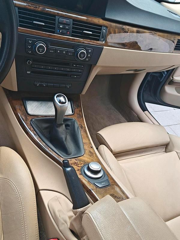 Gebraucht BMW 325 218 PS (160 kW) 2008 Schwarz Kombi