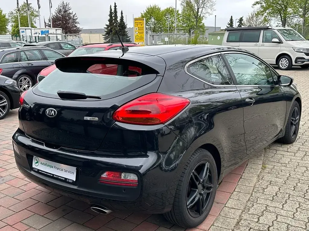 Gebraucht Kia ProCeed Vision 128 PS (94 kW) 2014 Schwarz Kleinwagen