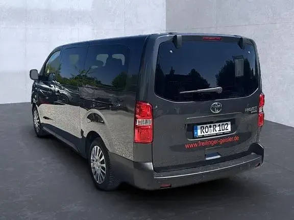 Gebraucht Toyota Proace Verso Comfort 144 PS (105 kW) 2024 Titanium grey metallic Kombi