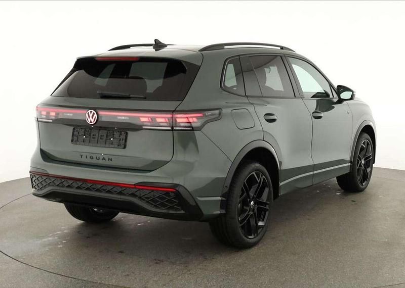 Neu VW Tiguan R-line 193 PS (141 kW) 2025 Cipressino grün metallic SUV