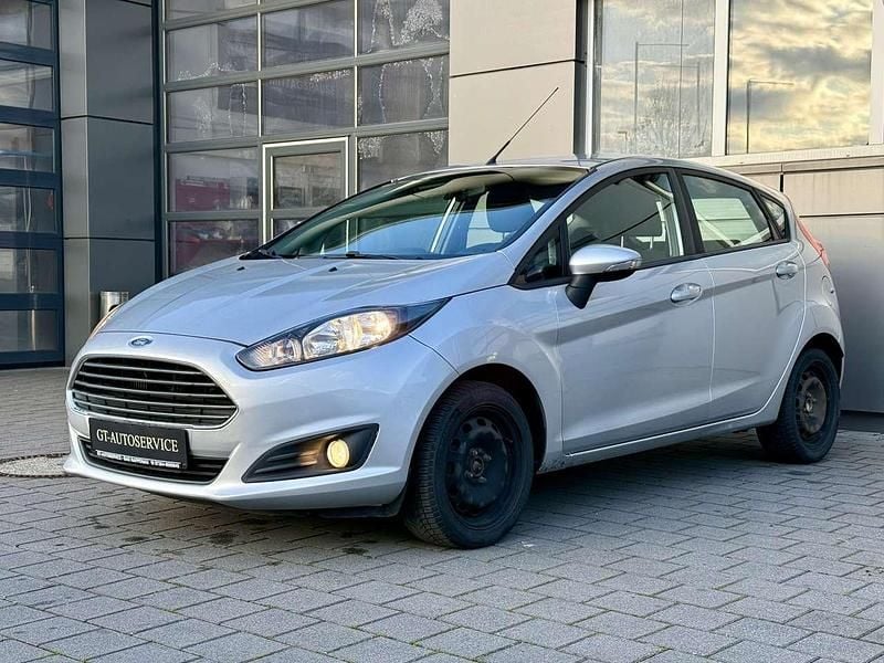 Gebraucht Ford Fiesta Trend 101 PS (74 kW) 2014 Polarsilber metallic Kleinwagen
