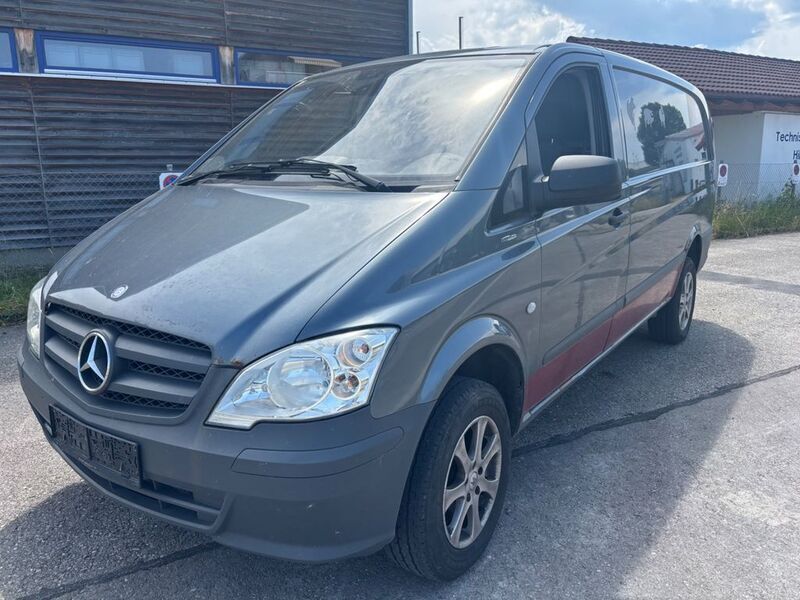 Grau Gebraucht 2012 Mercedes Vito Van / Kleinbus | 6.140 € - Bild 1/4