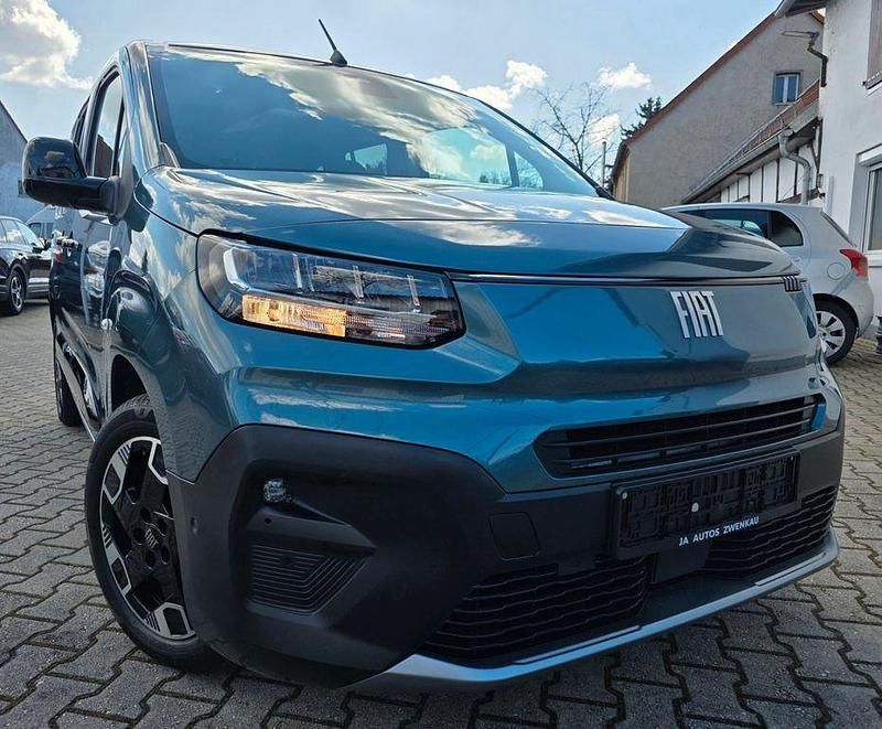 Gebraucht Fiat Doblò 131 PS (96 kW) 2025 Blau Van / Kleinbus