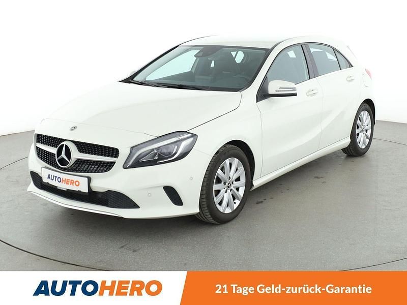 Weiß Gebraucht 2017 Mercedes A180 Style Limousine | 16.990 € (Fairer Preis) - Bild 1/3