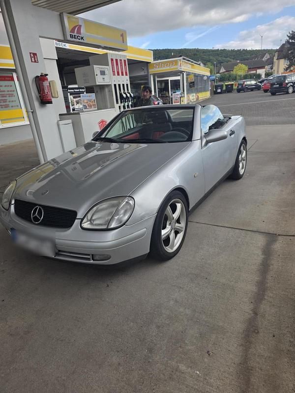 Silber Gebraucht 1998 Mercedes SLK230 Cabrio | 2.800 € - Bild 1/4