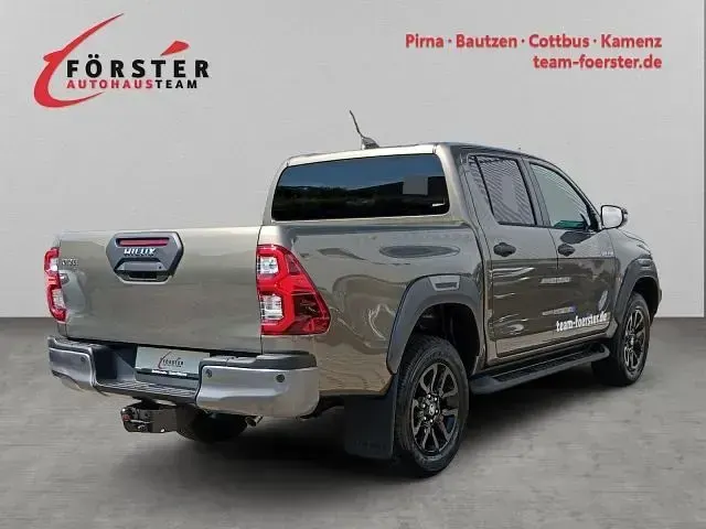 Gebraucht Toyota HiLux Basis 204 PS (150 kW) 2025 Manganbronze metallic Pickup