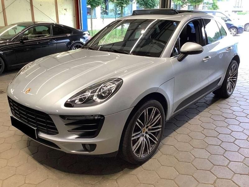 Grau Gebraucht 2015 Porsche Macan SUV | 49.590 € (Teuer) - Bild 1/4
