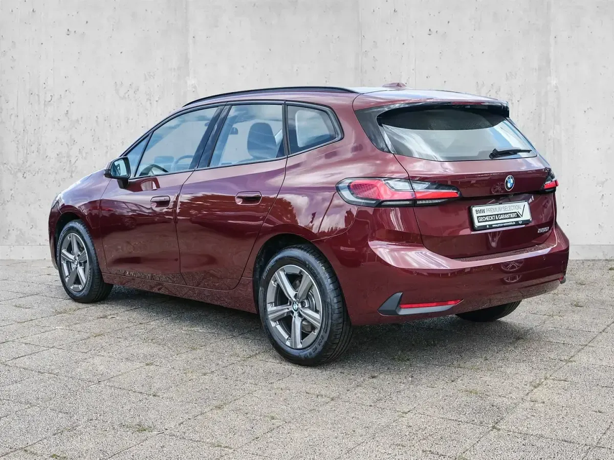 Gebraucht BMW 220 Active Tourer Luxury Line 156 PS (114 kW) 2025 Rot Van / Kleinbus