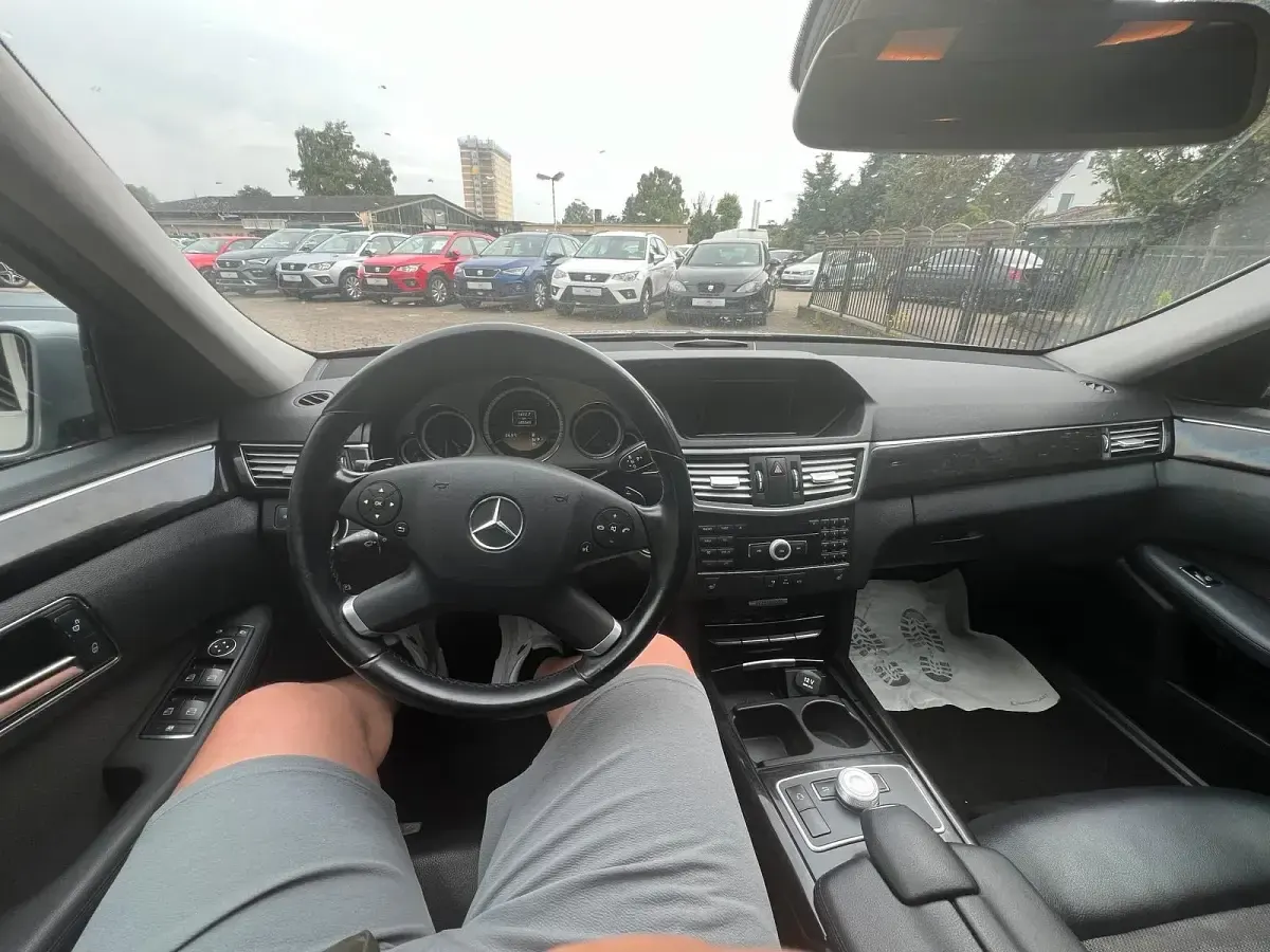 Usado Mercedes E220 Avantgarde 170 CV (125 kW) 2011 Gris Berlina