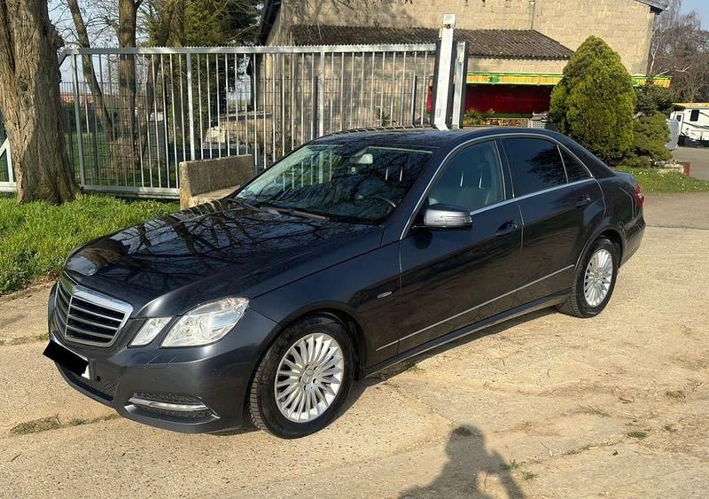 Gebraucht Mercedes E300 Avantgarde 231 PS (169 kW) 2011 Grau Limousine