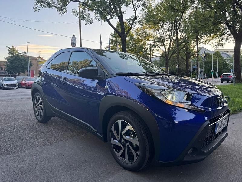 Blau Gebraucht 2024 Toyota Aygo Team Kleinwagen | 16.400 € (Guter Preis) - Bild 1/4