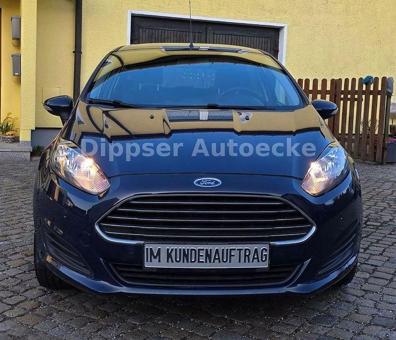 Gebraucht Ford Fiesta Trend 82 PS (60 kW) 2015 Blau Limousine