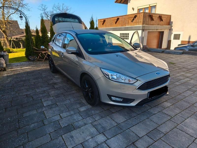 Gebraucht Ford Focus 150 PS (110 kW) 2015 Grau Limousine