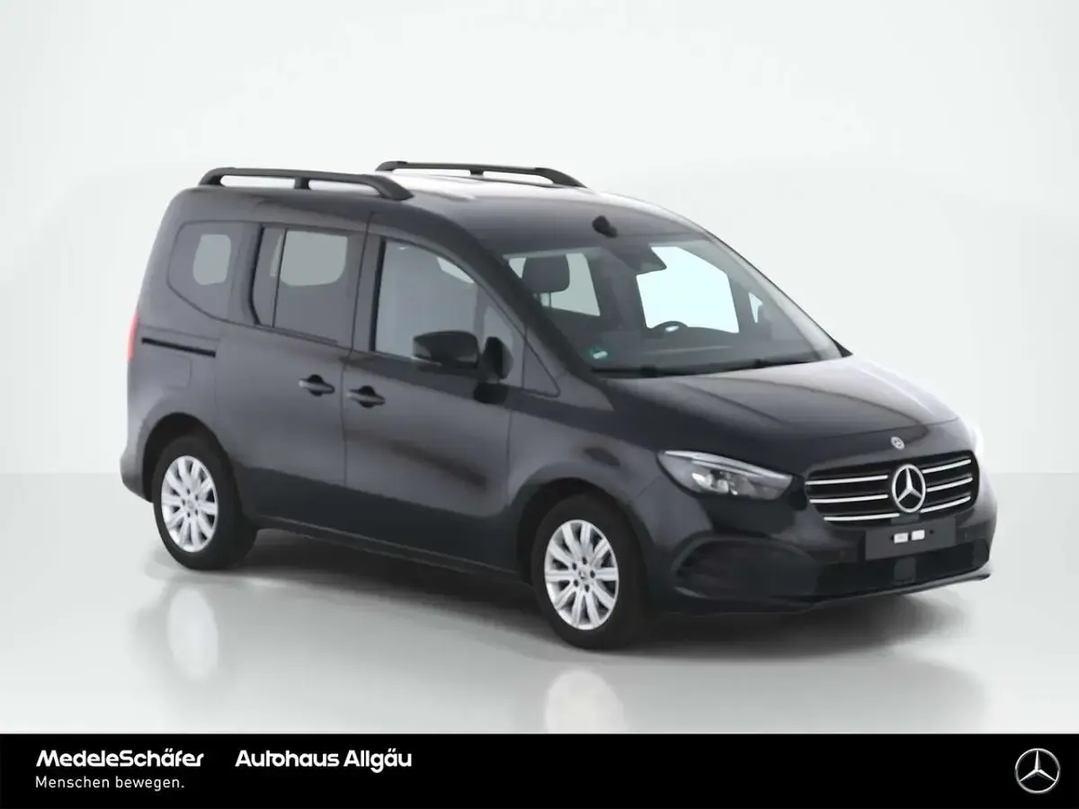 Gebraucht Mercedes T180 Progressive 116 PS (85 kW) 2025 Loparitschwarz Van / Kleinbus