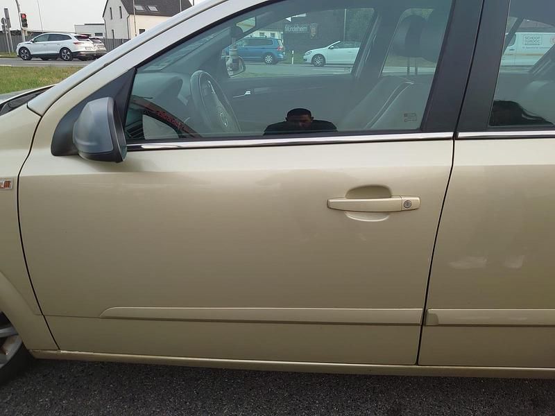 Gebraucht Opel Astra 125 PS (91 kW) 2004 Gelb Kleinwagen