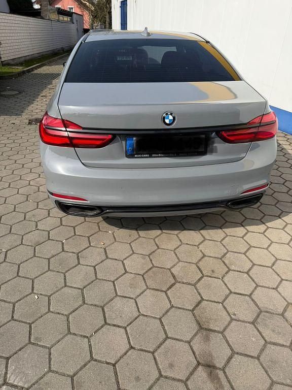 Gebraucht BMW 740 313 PS (230 kW) 2016 Grau Limousine
