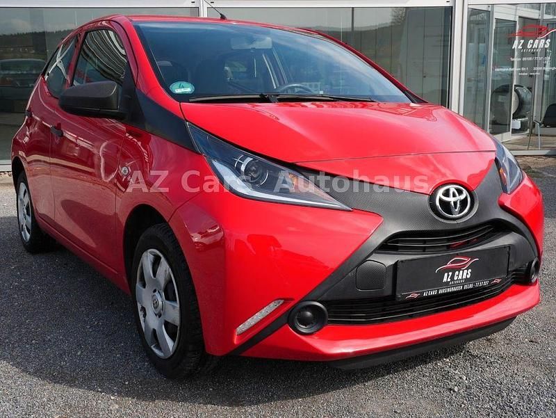 Gebraucht Toyota Aygo 69 PS (50 kW) 2017 Rot Kleinwagen
