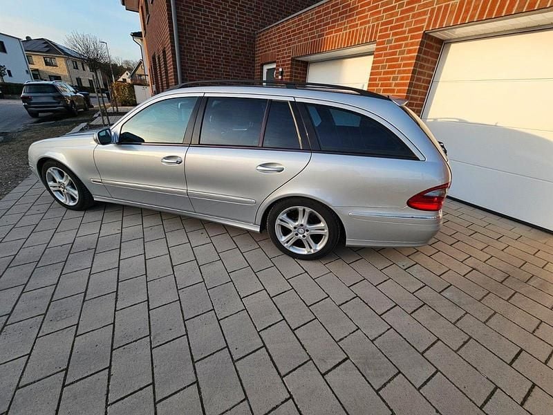 Gebraucht Mercedes E220 Avantgarde 170 PS (125 kW) 2009 Schwarz Kombi