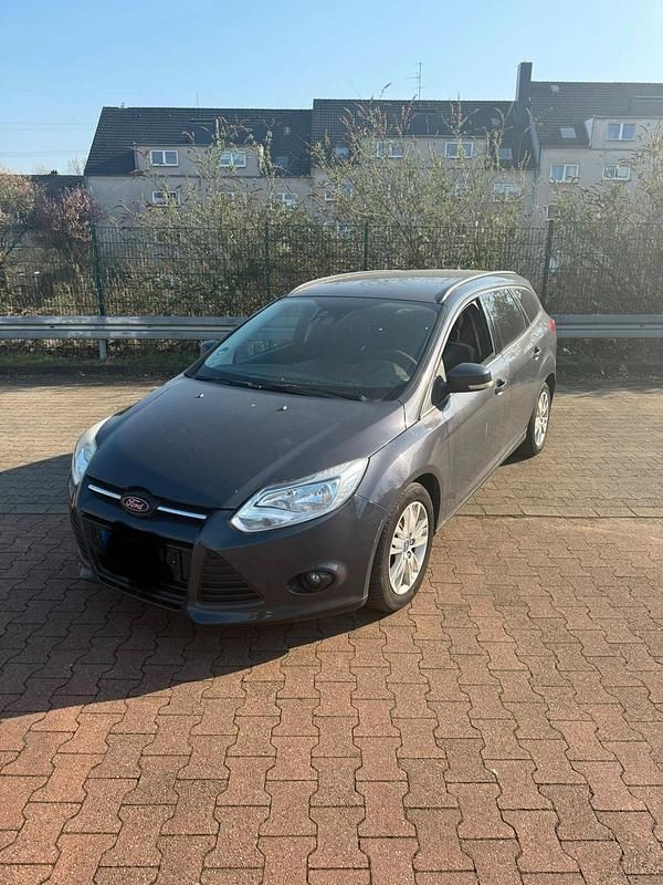 Gebraucht Ford Focus 116 PS (85 kW) 2011 Grau Kombi
