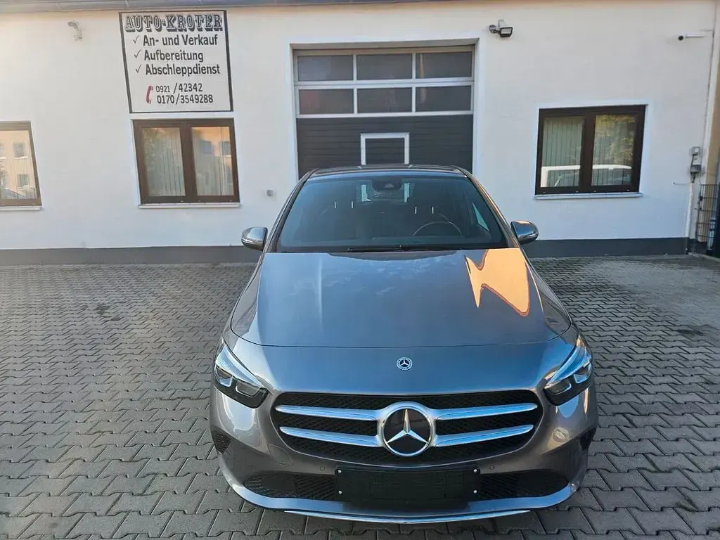 Gebraucht Mercedes B180 116 PS (85 kW) 2019 Grau Kleinwagen