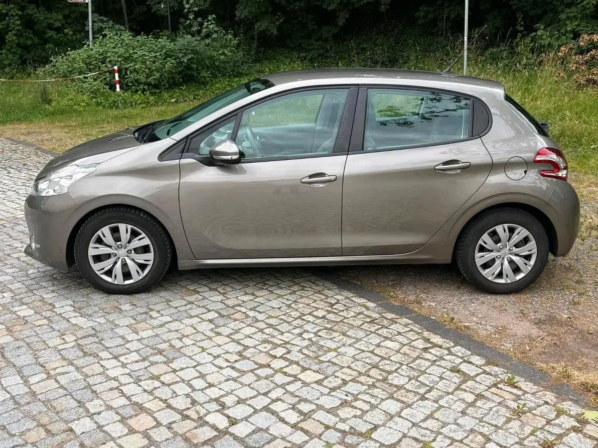 Gebraucht Peugeot 208 95 PS (69 kW) 2013 Grau Kleinwagen