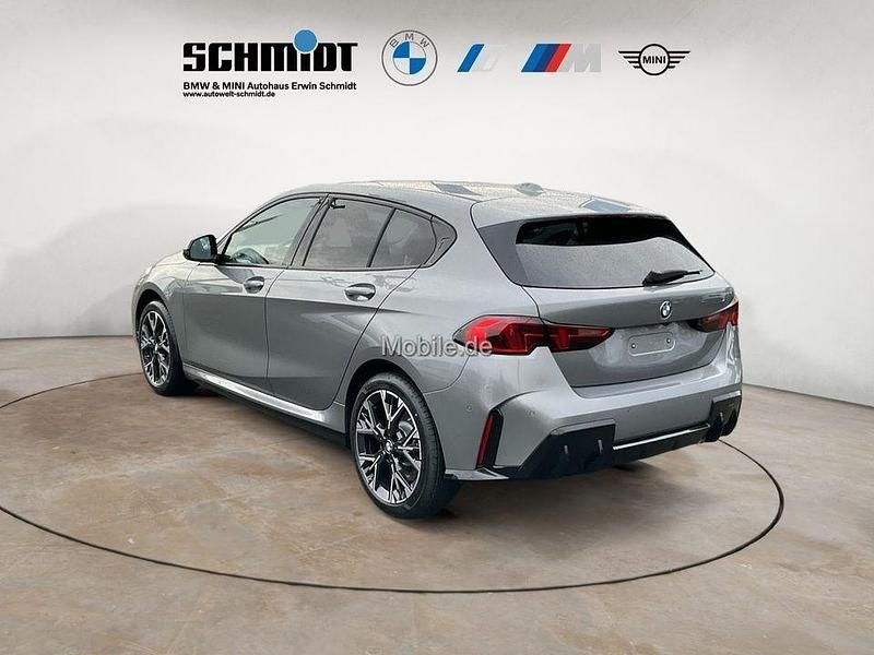 Neu BMW 116 Performance 122 PS (89 kW) 2026 Grau Kleinwagen