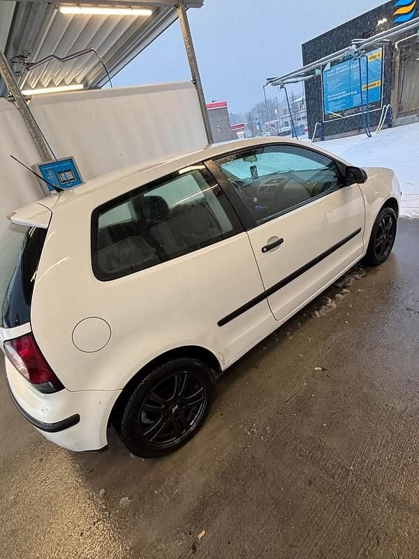 Gebraucht VW Polo 54 PS (39 kW) 2005 Weiß Kleinwagen