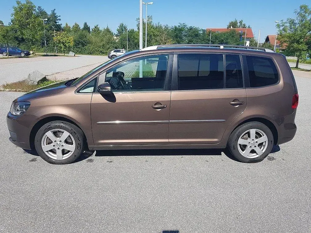 Gebraucht VW Touran Highline 140 PS (102 kW) 2011 Braun Van / Kleinbus