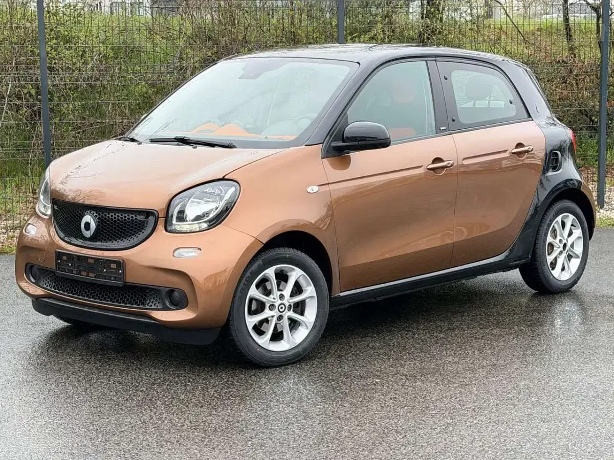 Używany Smart ForFour Basis 90 KM (66 kW) 2016 Czarny Hatchback