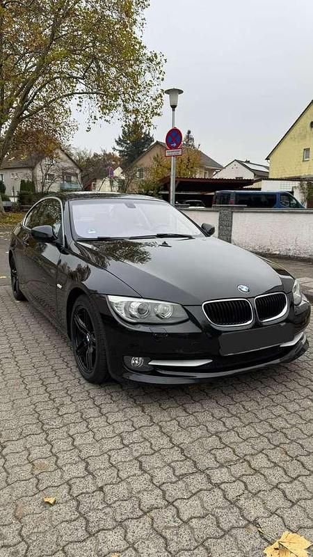 Schwarz Gebraucht 2011 BMW 320 Coupé | 9.999 € (Etwas zu teuer) - Bild 1/4