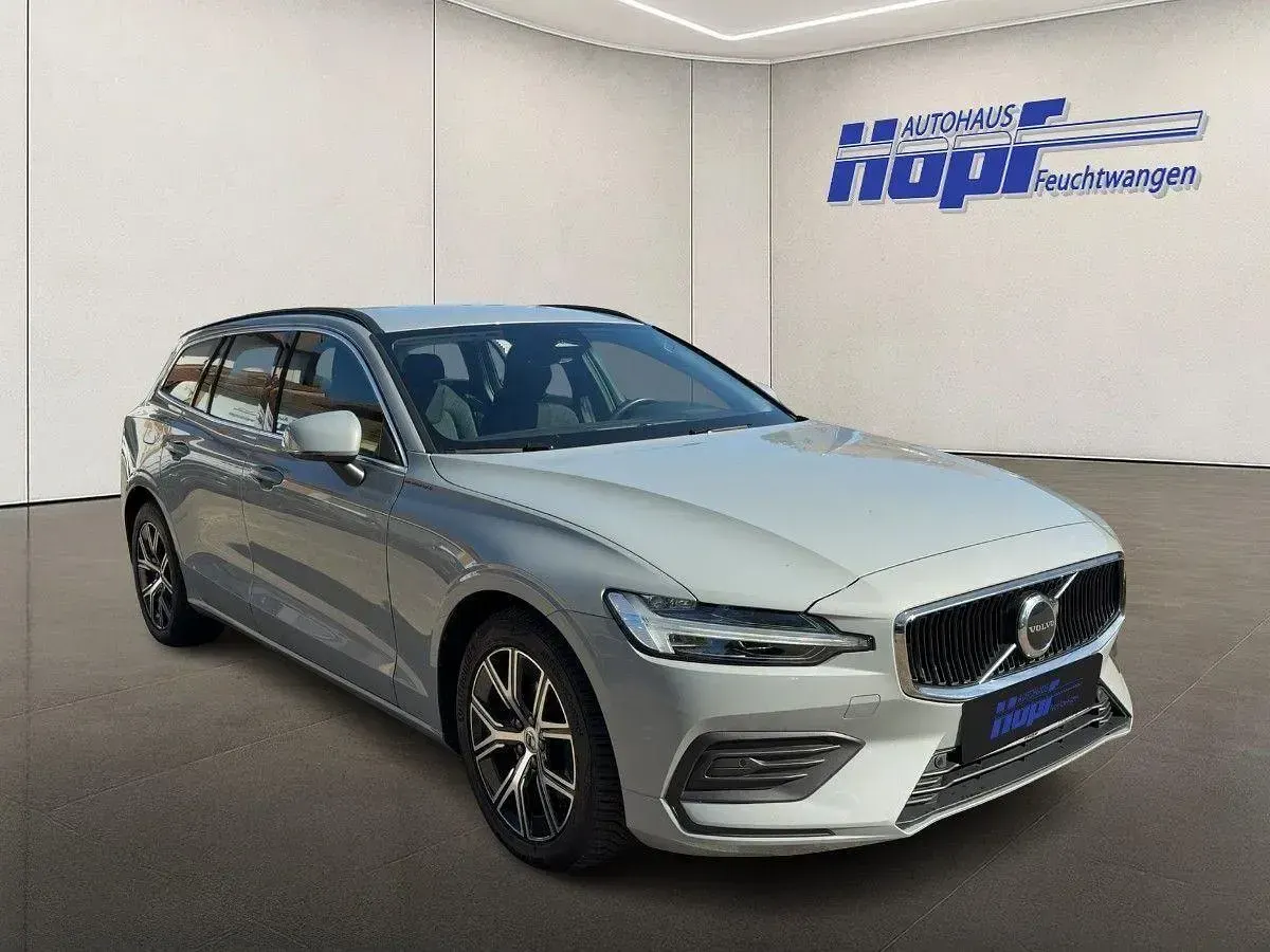 Gebraucht Volvo V60 Core 197 PS (144 kW) 2024 Silber Kombi