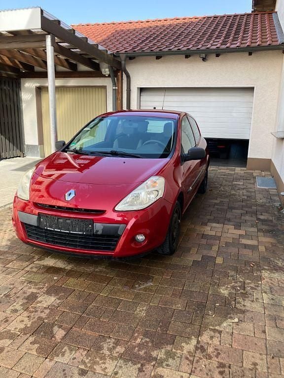 Gebraucht Renault Clio III 75 PS (55 kW) 2010 Rot Limousine