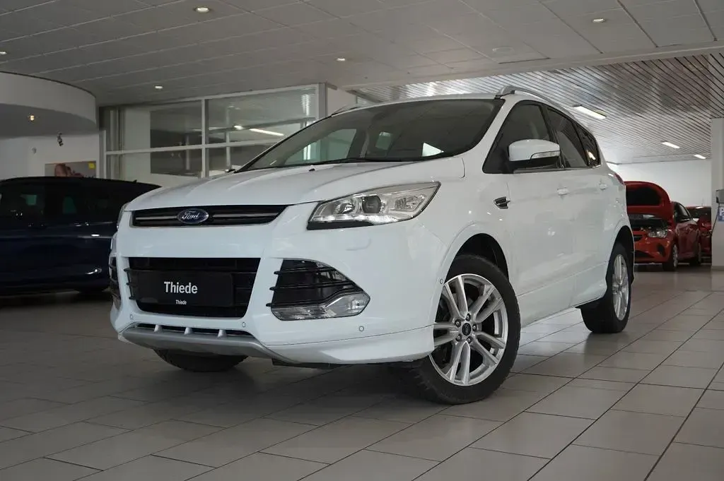 Gebraucht Ford Kuga Individual 179 PS (131 kW) 2015 Weiß SUV