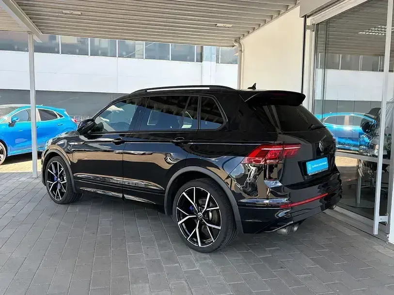 Gebraucht VW Tiguan R 360 PS (264 kW) 2023 Deep black perleffekt SUV