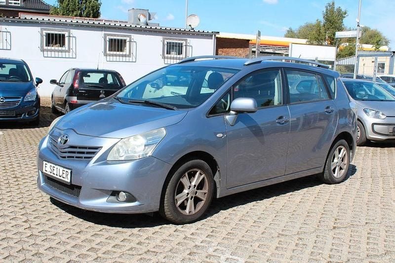 Blau Gebraucht 2011 Toyota Verso Van / Kleinbus | 2.900 € (Teuer) - Bild 1/4