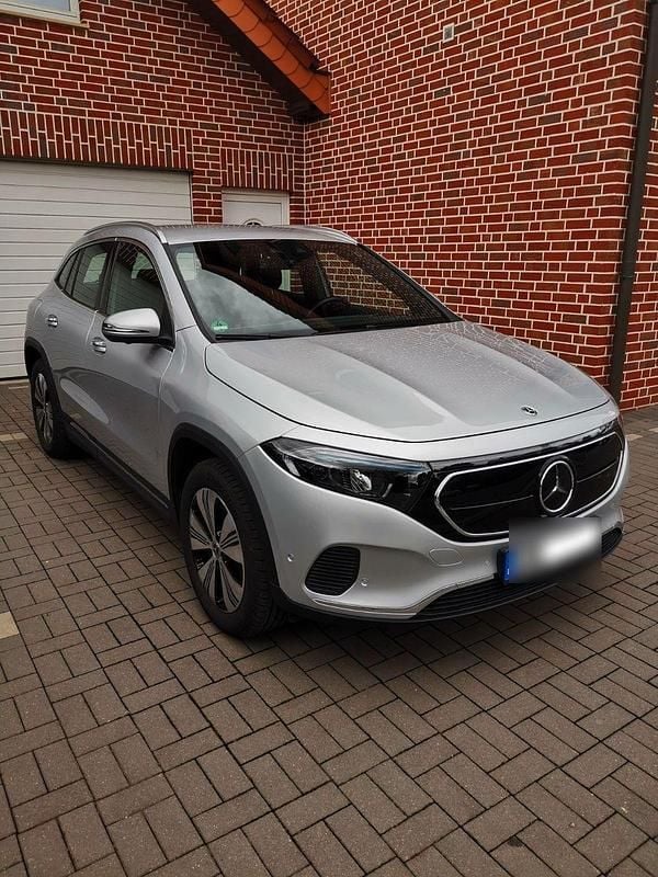 Silber Gebraucht 2022 Mercedes EQA300 SUV | 31.800 € (Superpreis) - Bild 1/4